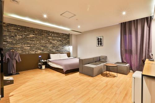 Ένα ή περισσότερα κρεβάτια σε δωμάτιο στο Brown Dot Hotel Jeonggwan
