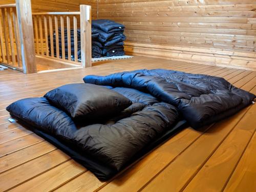 a large bean bag bed on the floor of a room at Ittoukashi no resort log house Piilo - Vacation STAY 36167v in Takashima