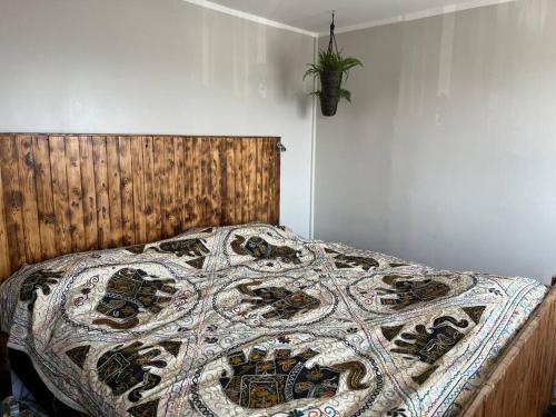 Katil atau katil-katil dalam bilik di Bright, comfy and peaceful house