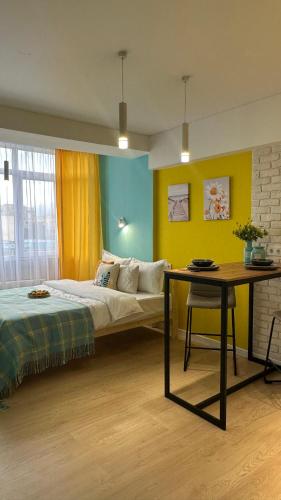 Ένα ή περισσότερα κρεβάτια σε δωμάτιο στο BAYHOUSE - Уютные апартаменты в микрорайоне Жетысу 4