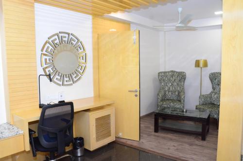 a room with a desk and a chair and a mirror at CRYTSAL RESIDENCY in Rānchī