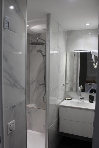 a bathroom with a shower and a sink at Appartement de standing avec Piscine in La Baule