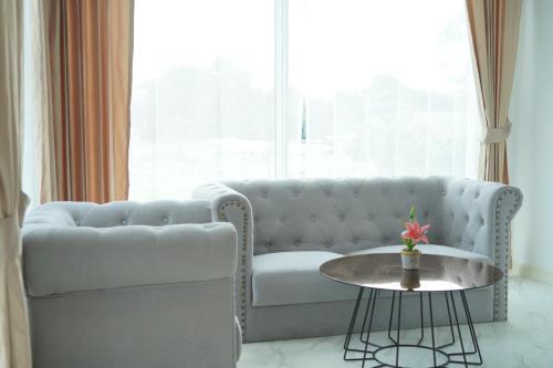 a living room with a couch and a table at D Eco Wellness Center in North Pattaya