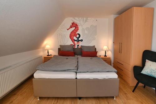 a bedroom with a bed with a dragon statue on it at Ferienwohnung NORDIA Allee und See in Büsum