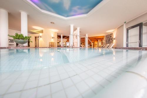 an empty dance floor in a large building at Hotel Alpina deluxe in Obergurgl