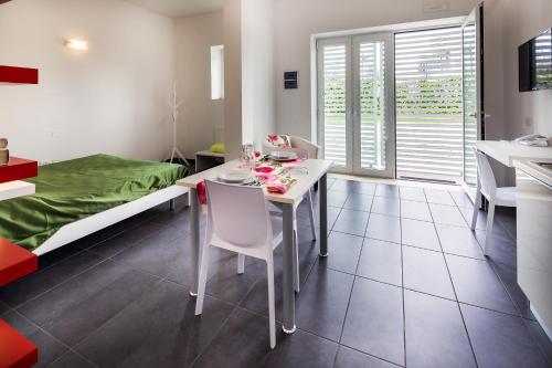 a dining room with a table and chairs and a bed at Residence Peloni in Arezzo