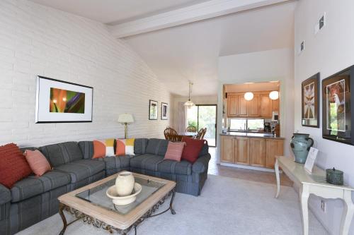 Dapur atau dapur kecil di 16 Fairways condo
