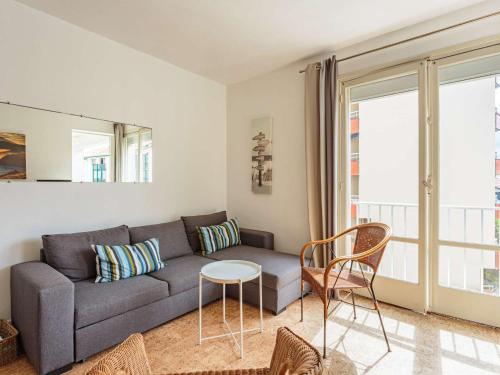 Photo de la galerie de l'établissement Appartement Rustique en Bord de Mer à Hendaye - 2 Chambres, Balcon, Quartier Plage - FR-1-2-293, à Hendaye