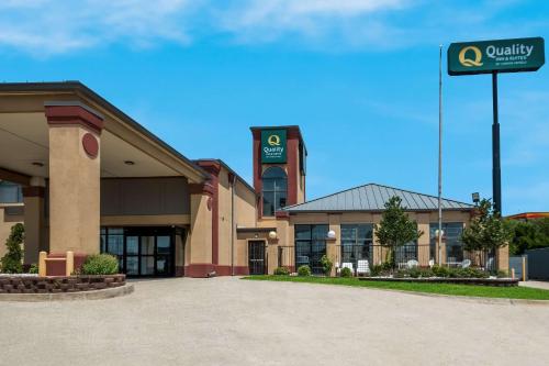 a building with a sign in front of it at Quality Inn & Suites Oklahoma City North in Edmond