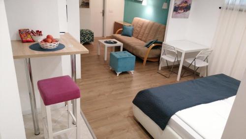 Uma área de estar em Apartman Dunja S