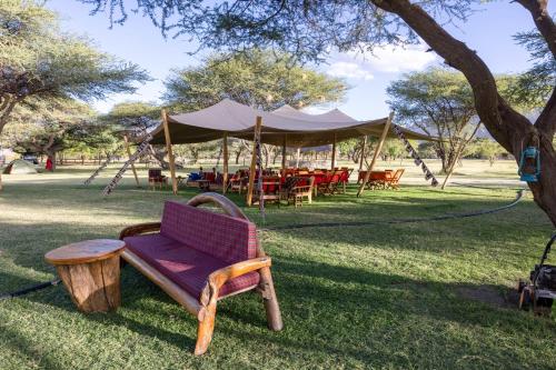 Сад в Lake Natron Maasai giraffe eco Lodge and camping