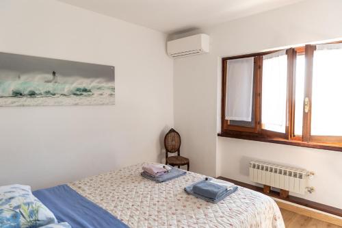 a bedroom with a bed and a window at Affittacamere Cigui in Muggia