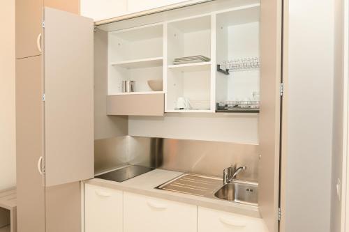 Кухня или мини-кухня в Agorà Vieste Rooms & Apartments
