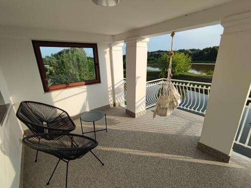 En balkon eller terrasse på Willa Tonkiele - Dom z Sauna i Kominkiem