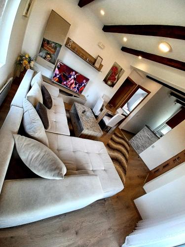 an overhead view of a living room with a white couch at Vila Dzavric in Zlatibor