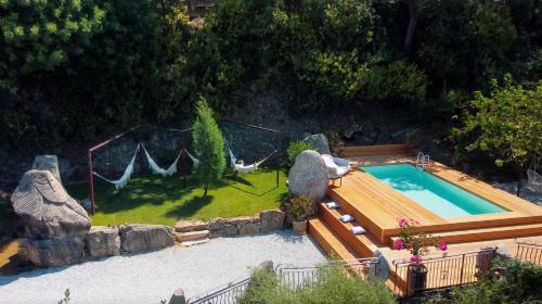 an overhead view of a swimming pool in a backyard at Dimora d'Arte Mariano Pietrini in Barcellona-Pozzo di Gotto