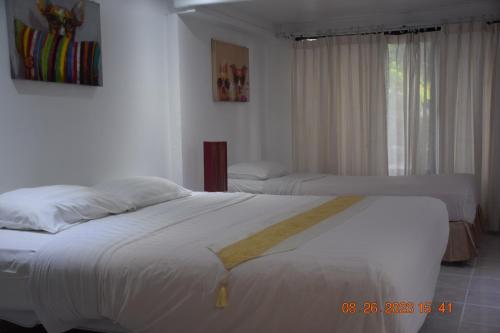 Ένα ή περισσότερα κρεβάτια σε δωμάτιο στο kalim residence 217 vue partielle mer