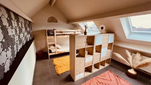 a small room with a shelf and a window at BeCosy Triplex chic et moderne style Loft in Beloeil