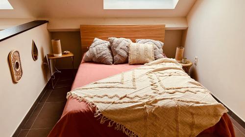 a bedroom with a large bed with a wooden headboard at BeCosy Triplex chic et moderne style Loft in Beloeil