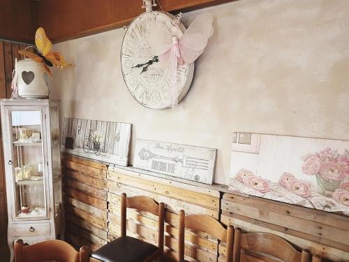 a room with a clock on the wall at PROVINCIALE 79 in Magreglio