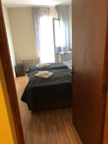 Postel nebo postele na pokoji v ubytování Pensiunea Diskret