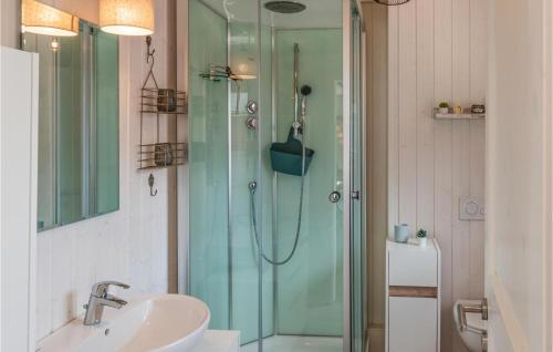 a bathroom with a glass shower and a sink at 2 Bedroom Stunning Home In Zerpenschleuse in Berg