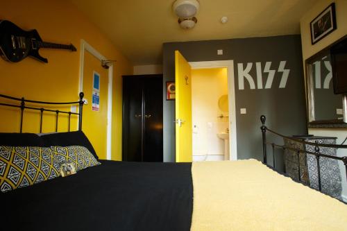 a bedroom with a bed and a yellow wall at The Saddle Inn in Chester