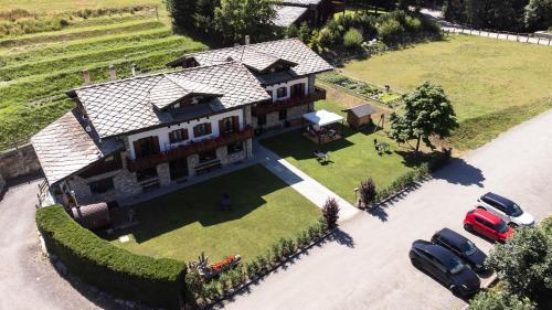 an aerial view of a large house with cars parked in the driveway at Le Rêve in Courmayeur