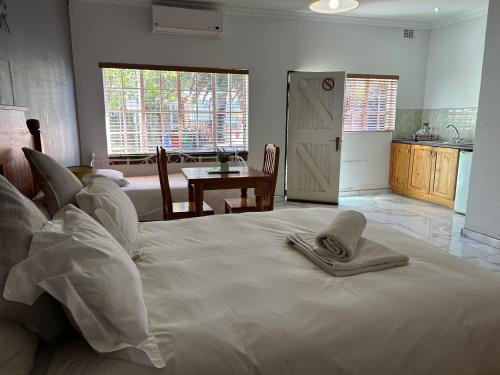 The Solomon Guest Houseにあるベッド