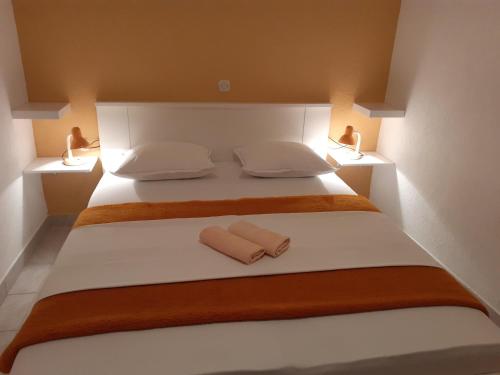 Ένα ή περισσότερα κρεβάτια σε δωμάτιο στο APARTMAN 1 KRISTINKA Gujinović