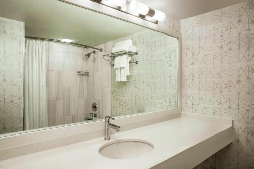 Sheraton Suites Philadelphia Airport Image