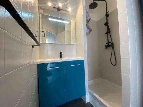 Ένα μπάνιο στο Studio Cabine Mezzanine Rénové pour 4 Pers. avec Terrasse et Parking Privé - Animaux Admis - FR-1-326-553