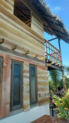 El edificio en el que está la casa vacacional