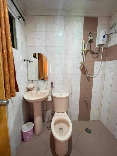 a bathroom with a toilet and a sink at ASHBURN'S TRANSIENT BAGUIO - 3rd to 5th floor BASIC SLEEP and GO Accommodation, WITH PARKING, NO ELEVATOR in Baguio