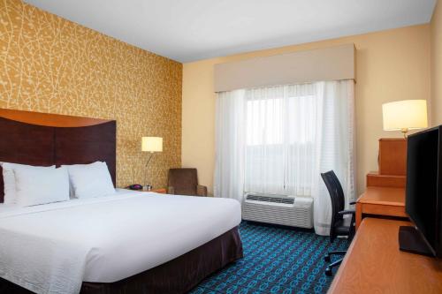 a hotel room with a large bed and a window at Fairfield by Marriott Inn and Suites Augusta Fort Eisenhower Area in Augusta