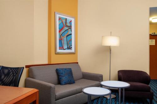 Coin salon dans l'établissement Fairfield by Marriott Inn and Suites Augusta Fort Eisenhower Area
