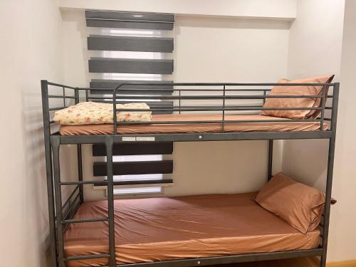a bunk room with two bunk beds in it at PANGSAPURI MIDAS in Johor Bahru