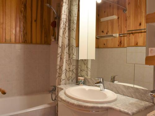 Appartement cosy avec cheminée, terrasse et accès pistes proche – Méribel, 5 pers - FR-1-180-376