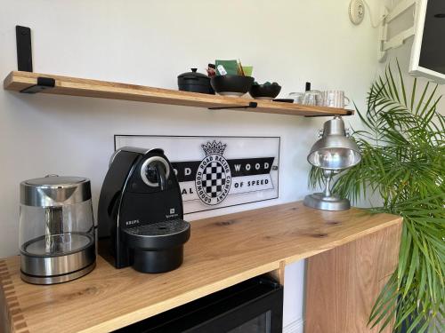 Dapur atau dapur kecil di Two miles from Goodwood