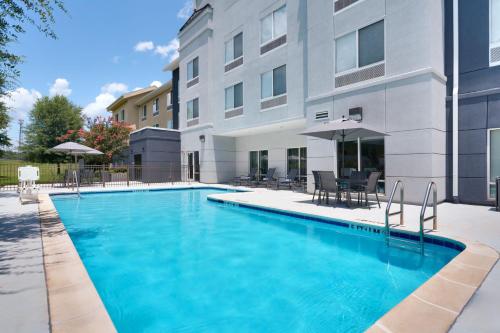 Πισίνα στο ή κοντά στο Fairfield Inn & Suites by Marriott Albany