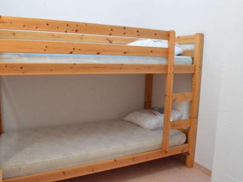 - deux lits superposés dans un coin de chambre dans l'établissement Pavillon à Narbonne Plage, 6 couchages, terrasse, à 300m de la plage, parking, ménage inclus - FR-1-229B-24, à Narbonne