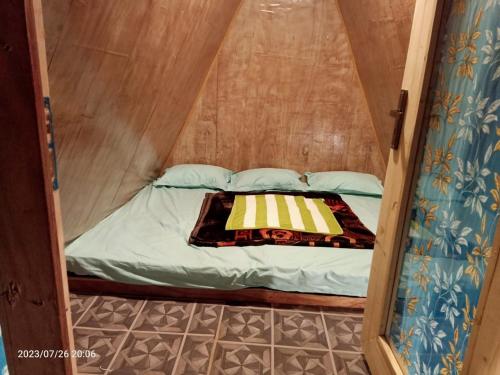 a small bed inside of a small tent at Croods Farm Stay - Kodaikanal in Kodaikānāl