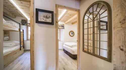 a bedroom with two bunk beds and a mirror at Pleta del Tarter Lodge in El Tarter