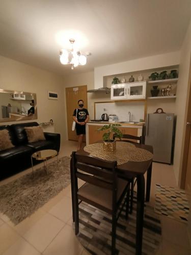 Dapur atau dapur kecil di R&R Cozy 2BR Marina Dumaguete