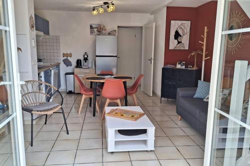 a living room with a couch and a table at Maison 4/6 personnes de 50 m² in Les Mathes