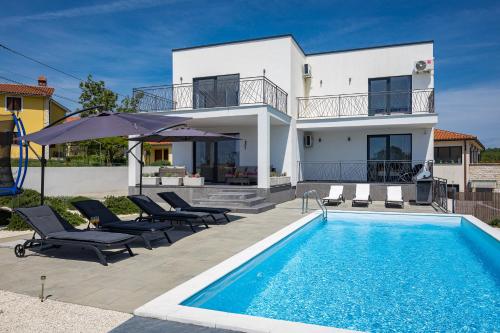Villa Angie with Heated Pool