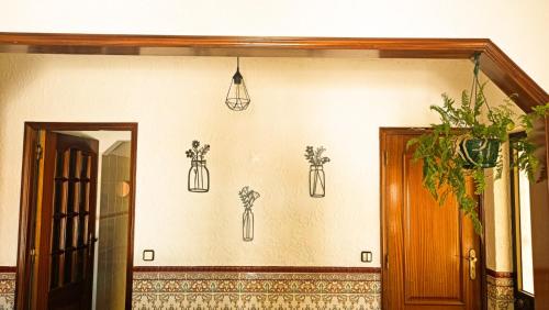 a room with drawings of flowers on the wall w obiekcie Casa Elbi w mieście Figueiró dos Vinhos
