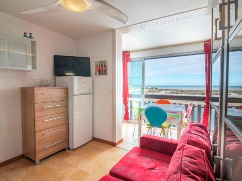 Studio Cabine avec Piscine, Terrasse, Parking et Proche Plage à Saint-Cyprien - FR-1-225D-127