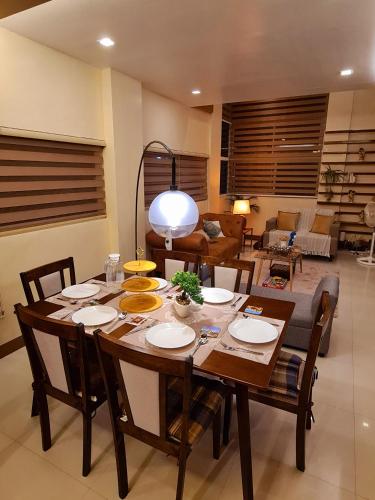 Χώρος καθιστικού στο Serenity Home near Ayala Malls Serin