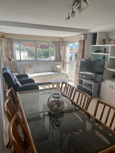 Large three bedroom apartment panoramic sea views